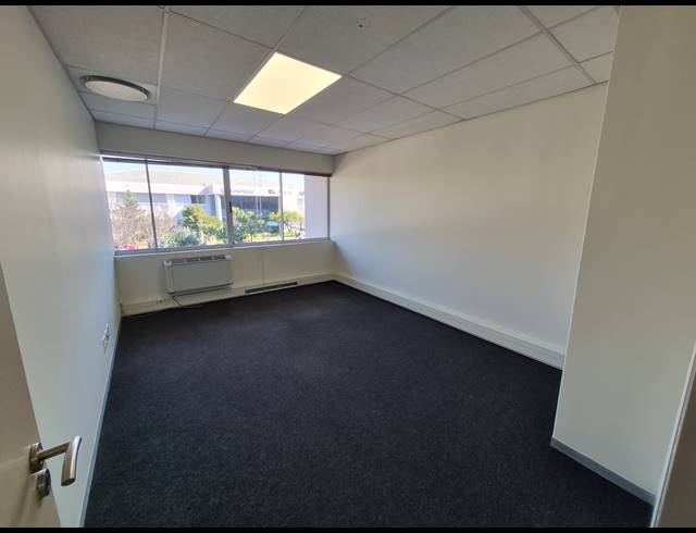 1,203M² OFFICE TO LET IN WOODMEAD
